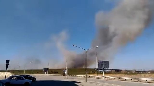 В Батайск произошло крупное возгорание камыша смотреть онлайн