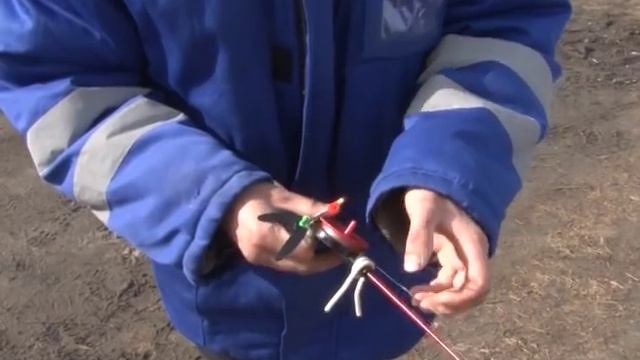 Любитель зимней рыбалки провалился под лёд смотреть онлайн