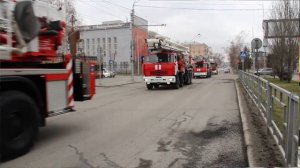 Ребята, изучаем кто на каком транспорте ездит. Врач, пожарный, полицейский, таксист