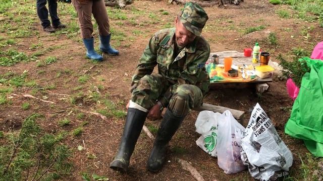 Филипп Гурьянович показывает, как надо правильно мотать портянки. Восточный Казахстан. 16.06.2017 смотреть онлайн