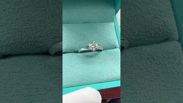 Золотое кольцо с бриллиантом 0.82 карата смотреть онлайн