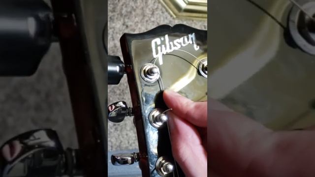 How To Wind Guitar Strings (Best Method) смотреть онлайн