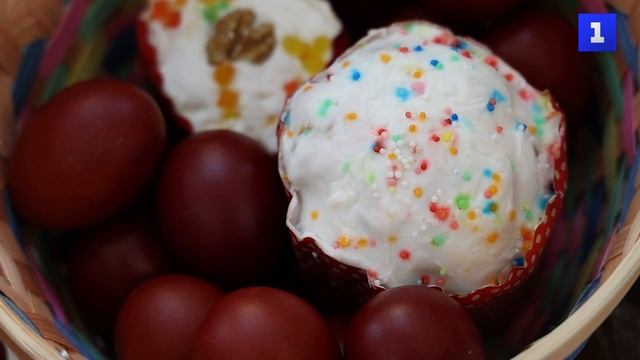 Православные христиане готовятся к Пасхе: в церквях освещают куличи смотреть онлайн