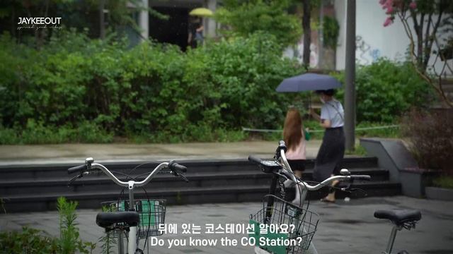 ☔️ kids asking Koreans to share their umbrellas with them | social experiment смотреть онлайн