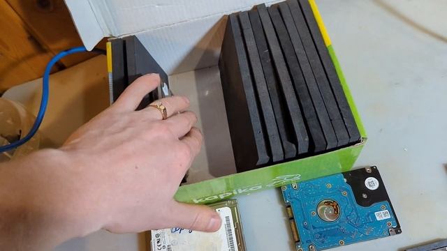 Что делать к жесткими дисками для ноутбука объемом меньше, чем 500 ГБ? Ну не выкидывать же? смотреть онлайн