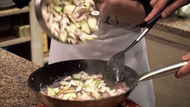 Чёрная паста со сливочным соусом — Чёрная Карбонара — рецепт Едим ТВ смотреть онлайн