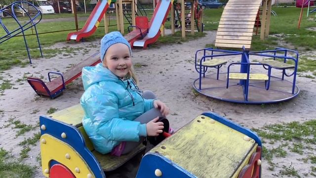 Гуляем на велосипеде / Игра пол это лава смотреть онлайн