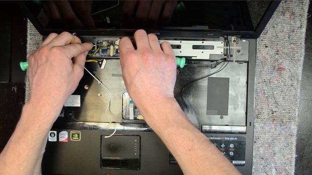 Samsung R700 laptop disassembly, take apart, teardown tutorial смотреть онлайн