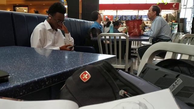 Набросок в аэропорту Нью-Йорка. Быстрый рисунок, набросок карандашом с натуры. смотреть онлайн