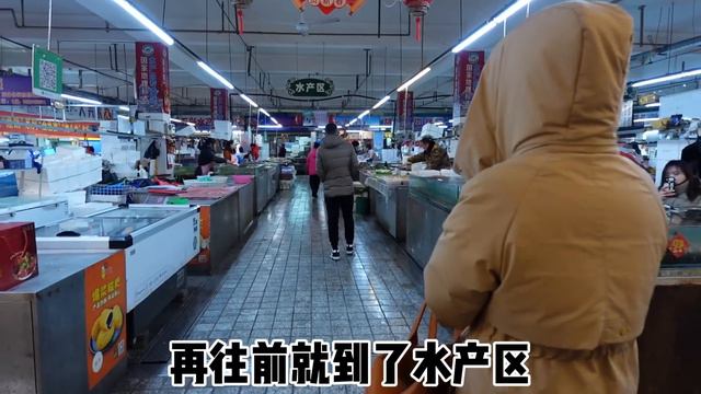 丹东东港早市买大草莓！蛋堡5块钱俩4块钱红薯嘎嘎甜，这是什么神仙美食啊！【逛吃东北】 смотреть онлайн