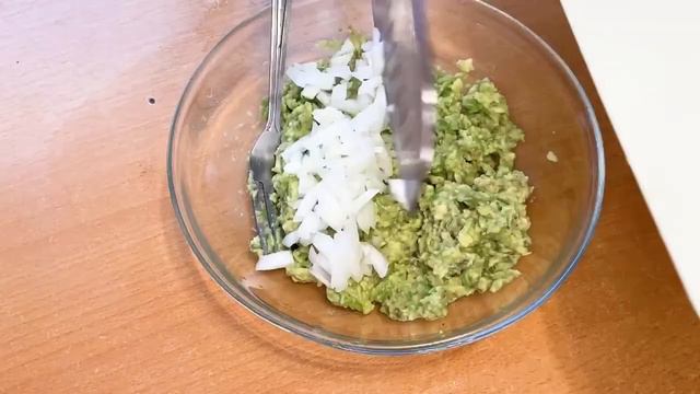 Настоящий мексиканский ГУАКАМОЛЕ! Всегда готовлю его, когда хочется чего-нибудь этакого смотреть онлайн