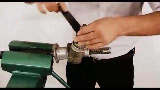 REPARACIÓN DE UNA CREMALLERA MECANICA DE DIRECCION, PARTE 1 смотреть онлайн