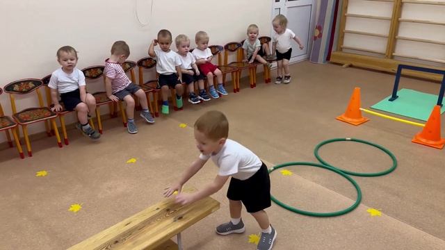 Занятия по физкультуре у самых маленьких воспитанников смотреть онлайн