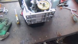 неудачная покука снегоуборщика, ремонт декомпрессора мотор 168,сильная отдача при запуске