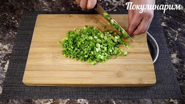 Салат из печени трески с соленым огурцом на НОВОГОДНИЙ стол! Очень вкусный и сытный! смотреть онлайн