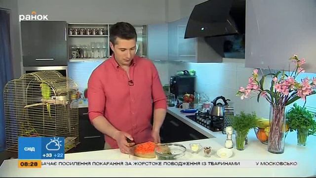 Салат "Одуванчик" - Летний рецепт | Кухня холостяка смотреть онлайн