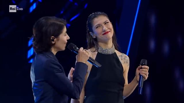 Sanremo 2023 - Giorgia con Elisa cantano 'Luce' e 'Di sole e d'azzurro' смотреть онлайн