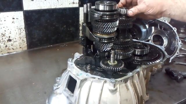 GEELY, desmontando e analisando o cambio Ec7. смотреть онлайн