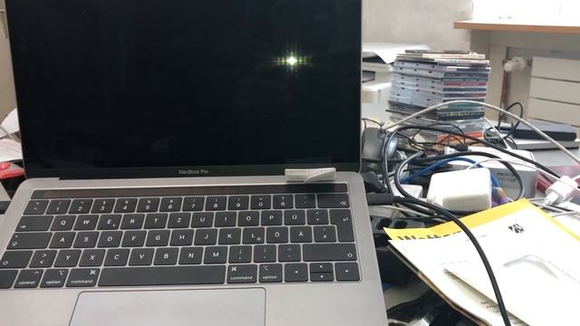 MacBook Pro 2018 — Touchbar Flashes Like A Stroboscope, Even During A System Update