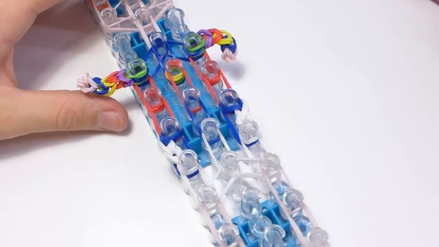 Девочка ЯРКАЯ РАДУГА из резинок Rainbow Loom Bands. Урок 351 | Rainbow Brite смотреть онлайн