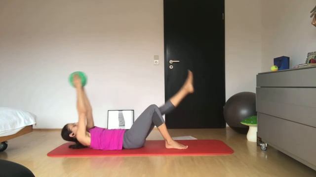 Corona-Pilates Nr. 33, mit Ball смотреть онлайн