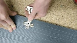 Как отремонтировать ВЫРВАННУЮ мебельную ПЕТЛЮ. Методы мебельщиков