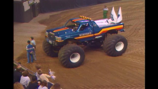 BIGFOOT #8 - Andy Brass - Louisville, KY 1990 Part 1 - BIGFOOT Monster Truck