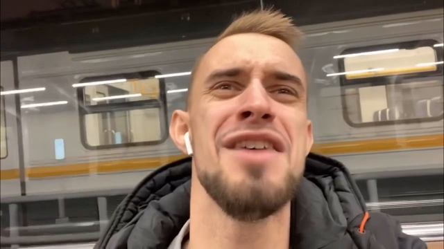 Когда поешь в наушниках. смотреть онлайн