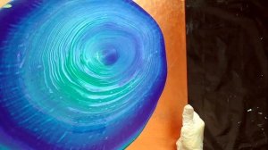 Золотой водоворот. Эта акриловая заливка удивила меня на следующий день...