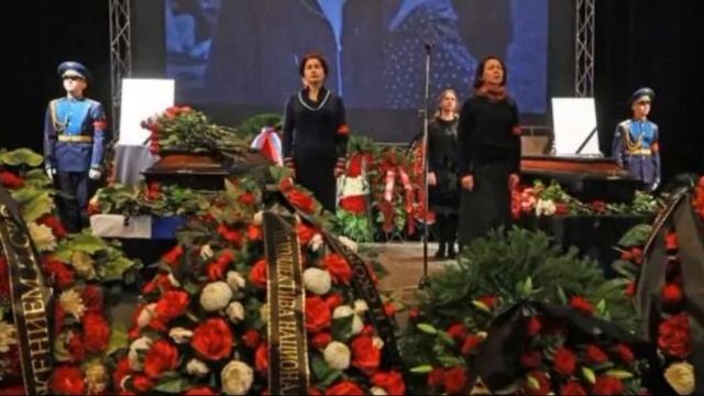 СКРЫЛИ ОТ НАС! ВОТ ЧТО ПОЛОЖИЛИ В МОГИЛУ СЕРГЕЯ ПУСКЕПАЛИСА ПЕРЕД ЗАКРЫТИЕМ КРЫШКИ смотреть онлайн