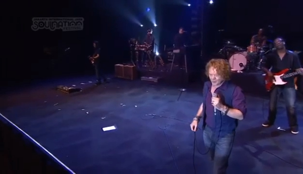 Simply Red _Holding Back The Years_ Live at Java Soulnation 2010_x264 смотреть онлайн