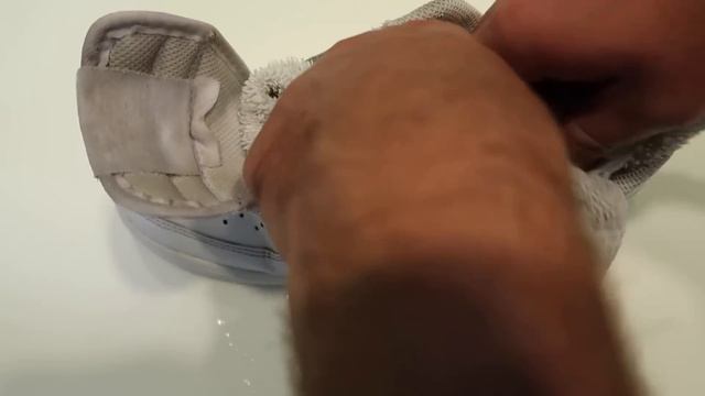 HOW TO CLEAN YOUR AIR FORCE 1'S AT HOME FOR FREE