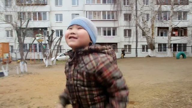Детский сад. Прогулка. Футбол. смотреть онлайн