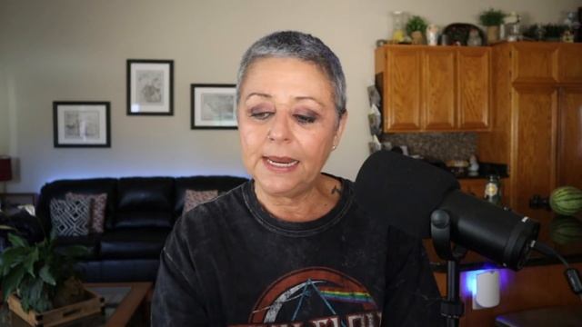 Tattoo Talk & A Daily Dose Of Lonni смотреть онлайн