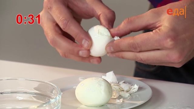 Как быстро очистить от скорлупы варёное яйцо