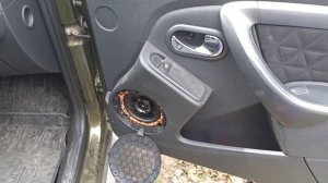 Замена штатных динамиков в Renault Duster на DL Audio Gryphon Lite 130
