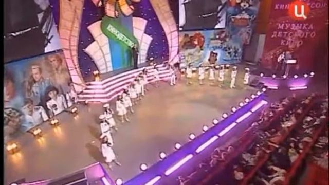 А ну- ка, песню нам пропой веселый ветер ! Песни И. Дунаевкого. смотреть онлайн