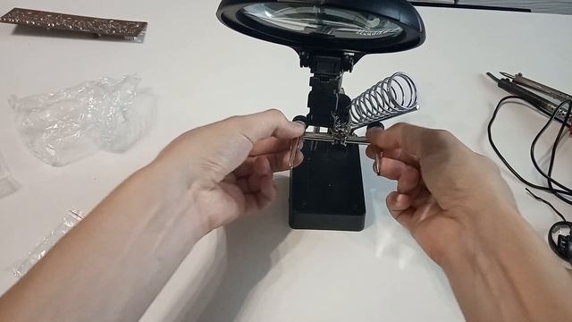 ТРЕТЬЯ РУКА ДЛЯ ПАЙКИ С ЛУПОЙ И ПОДСВЕТКОЙ С ALIEXPRESS (держатель, зажим) смотреть онлайн