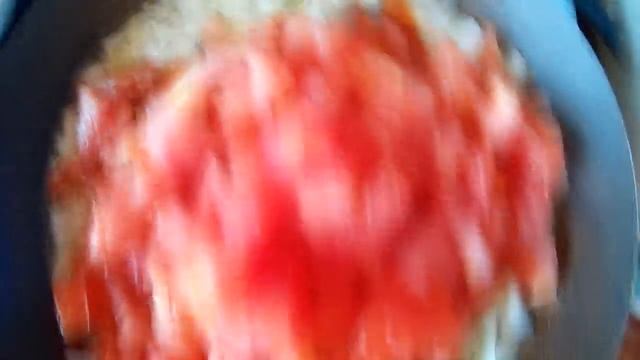 ЗАВТРАК ЧЕМПИОНА ЗА 2 ДОЛЛАРА / ЯИЧНИЦА С ПОМИДОРАМИ И ЛУКОМ смотреть онлайн