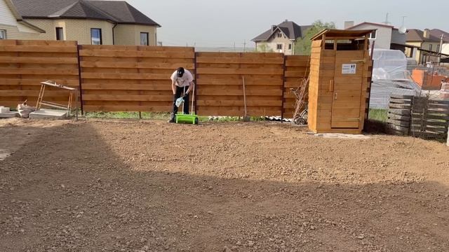 Как посадить газон своими руками | посеять газон за 3 минуты. Газон для ленивых на глинистой почве. смотреть онлайн