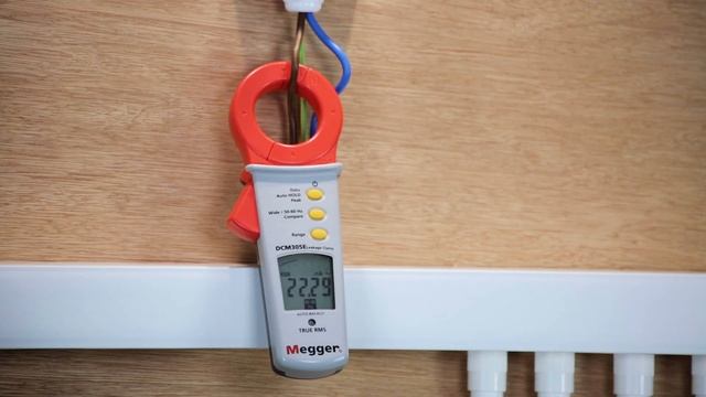 Megger Bites Series 2: DCM305E Earth Leakage Clamp Meter - Wide Function смотреть онлайн