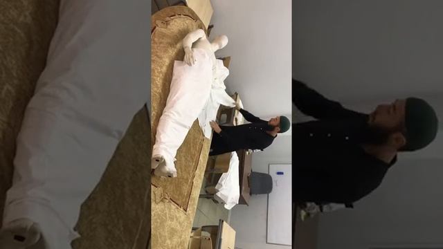 Ханафитский фикх- Омывание умершего и заворачивание в саван. смотреть онлайн