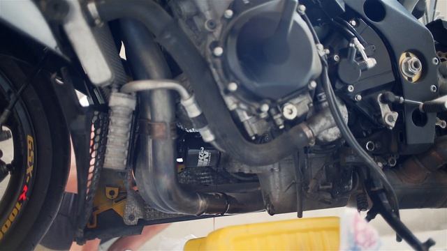Suzuki GSXR 1000 k7 - k8 oil and filter change ? - maintenance | تغيير فلتر زيت و زيت موتيل ٧١٠٠ смотреть онлайн