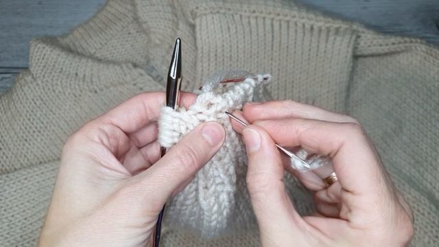 Фабричный край. Самый простой способ закрытия петель по кругу иглой. Резинка 1х1. смотреть онлайн