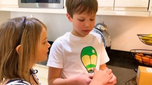 Котята Управляют жизнью Целый день от Макс и Катя