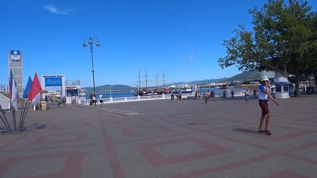 ГЕЛЕНДЖИК 2021. ЭКСПРЕСС ПО НАБЕРЕЖНОЙ И УЛИЦАМ ГОРОДА. смотреть онлайн