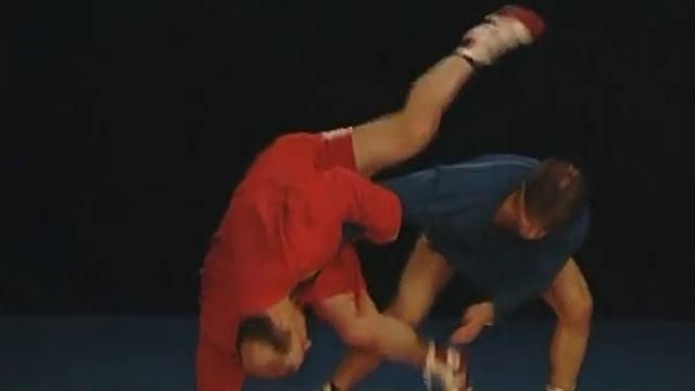 Переход на рычаг локтя запрыгиванием и упором рукой (самбо, sambo). смотреть онлайн