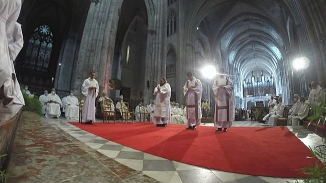 Ordinations par Mgr James de trois diacres en vue du sacerdoce et d'un prêtre смотреть онлайн