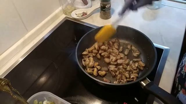 Овощной салат с мидиями смотреть онлайн