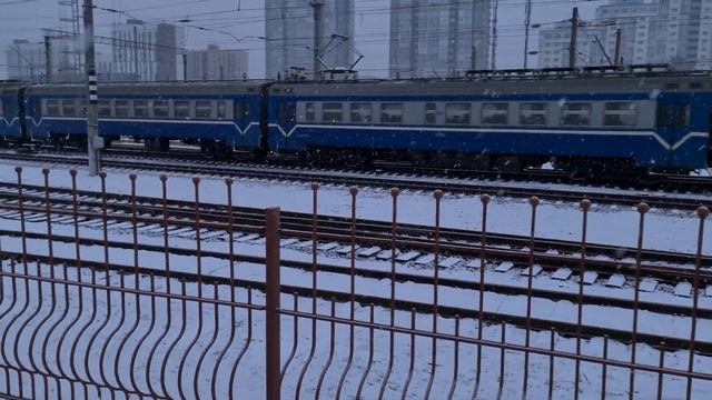 Электропоезд ЭР9Т-4053/4052 отправляется со станции Минск-Северный. смотреть онлайн